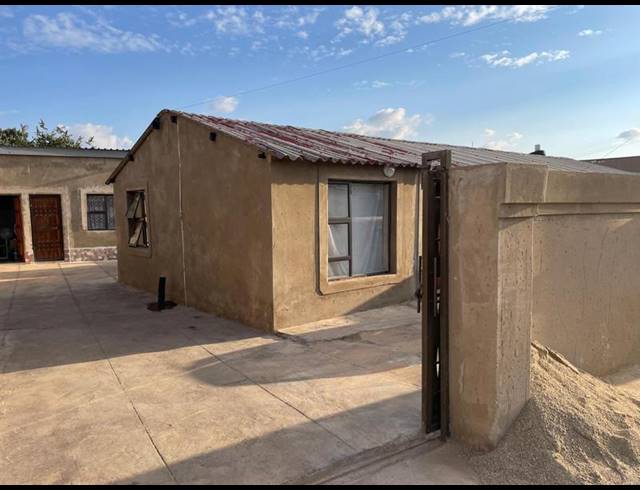 7 BEDROOM HOUSE FOR SALE IN ZOLA